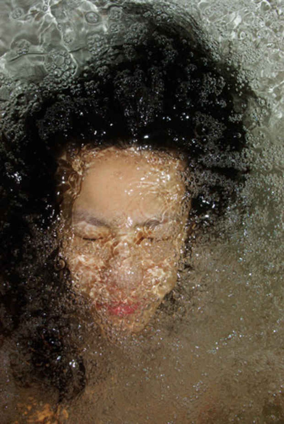 Underwater auto-portraits by Noriko Yabu