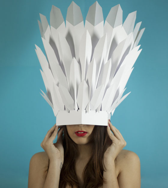 Бумага образ. Креативная корона. Бумажная корона на голову. Необычная корона из бумаги. Бумажный головной убор.